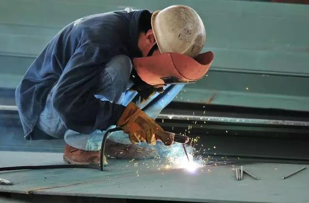 立陶宛船厂焊工、装配工